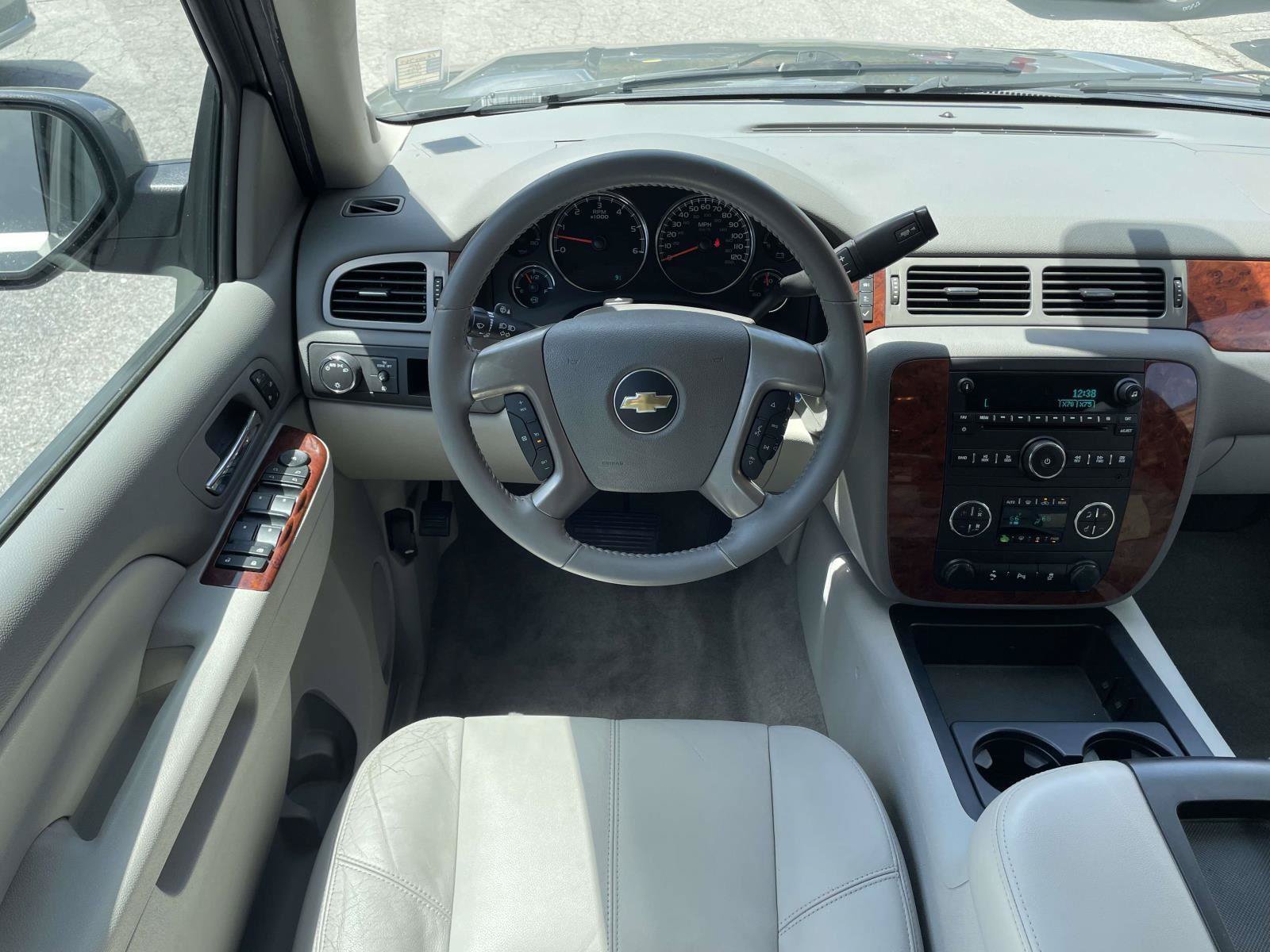 Used 2012 Chevrolet Tahoe LT w/ Luxury Package RWD image 2