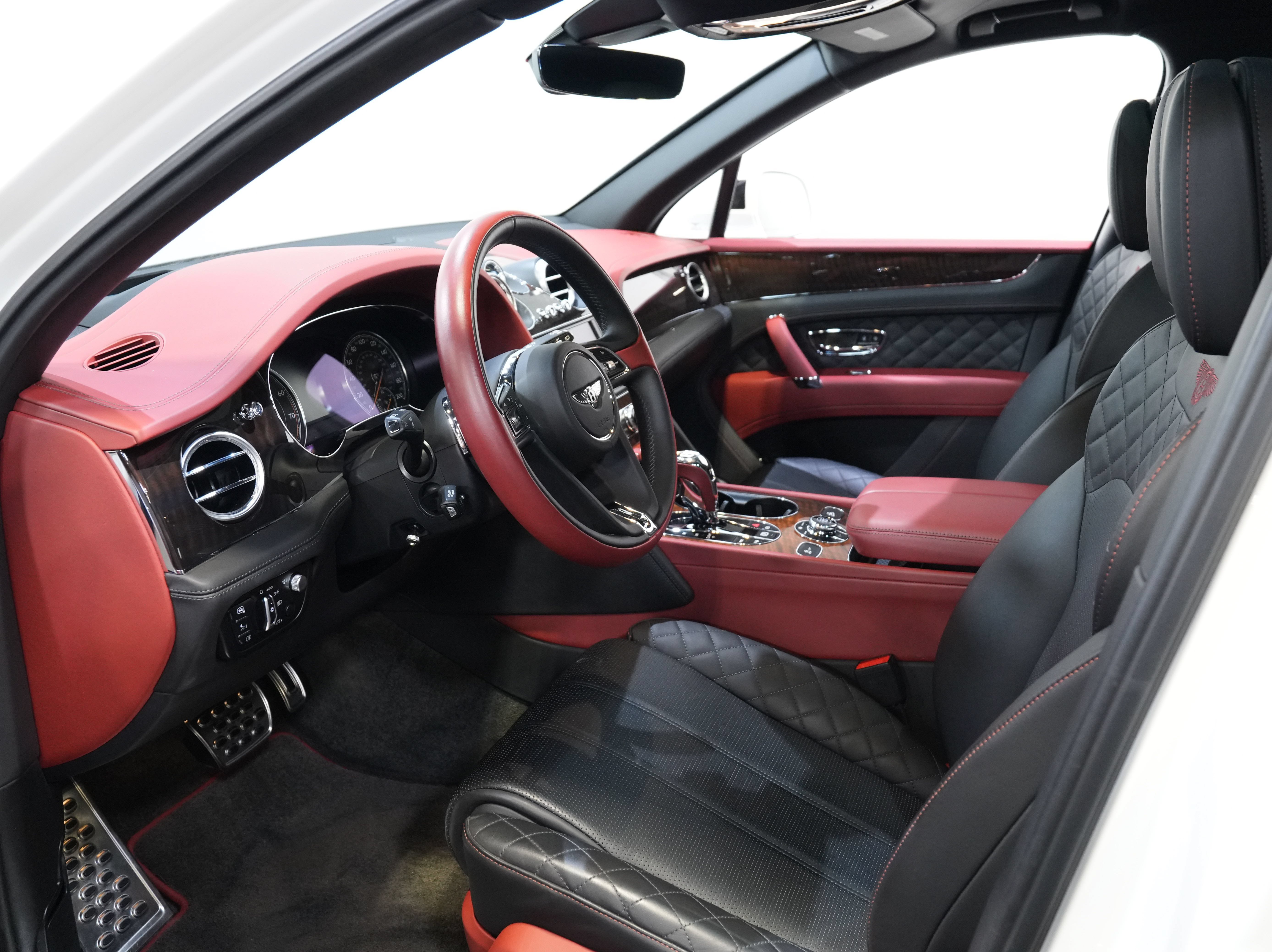 Used 2018 Bentley Bentayga AWD/4WD image 33