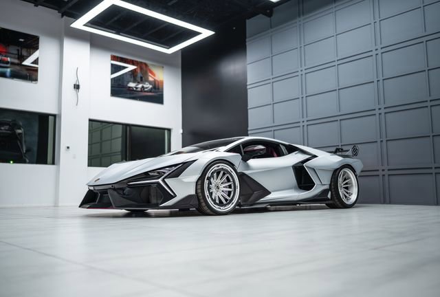 Used 2025 Lamborghini Revuelto AWD/4WD image 15