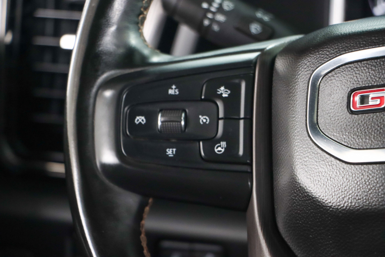 Used 2024 GMC Sierra 2500 AT4 w/ AT4 Preferred Package image 14