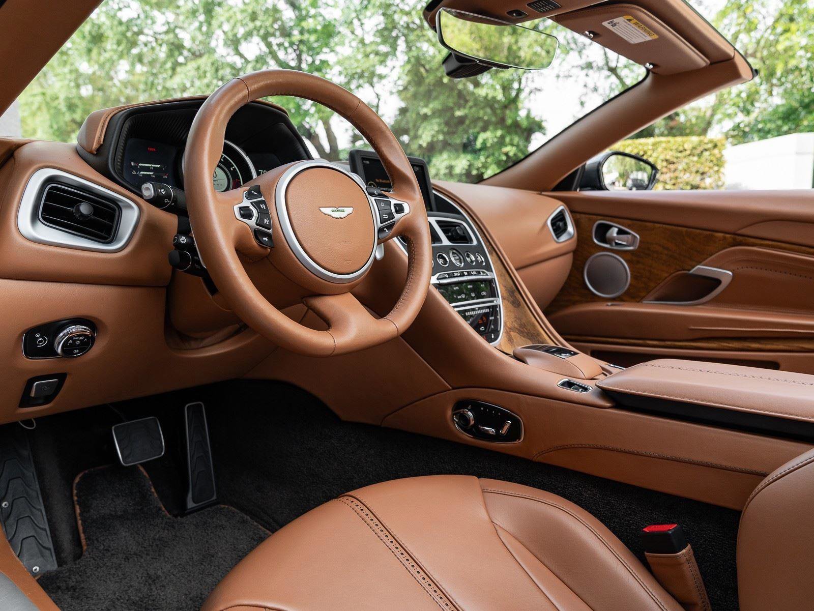 Used 2019 Aston Martin DB11 Volante image 8