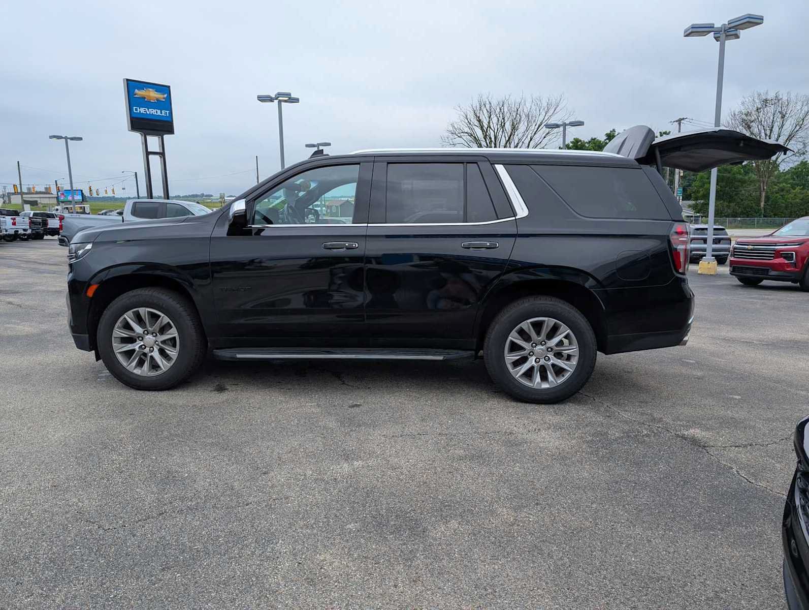 Used 2021 Chevrolet Tahoe Premier AWD/4WD image 12