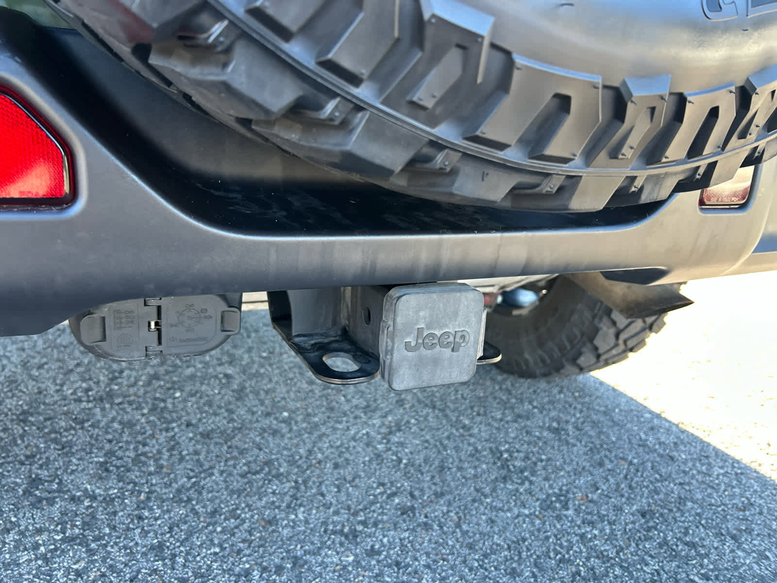 Used 2023 Jeep Wrangler Unlimited w/ Sun & Screen Package image 43