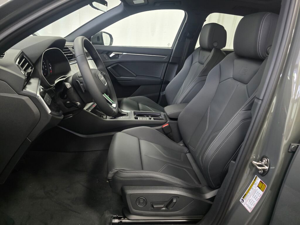 New 2025 Audi Q3 2.0T Premium image 13