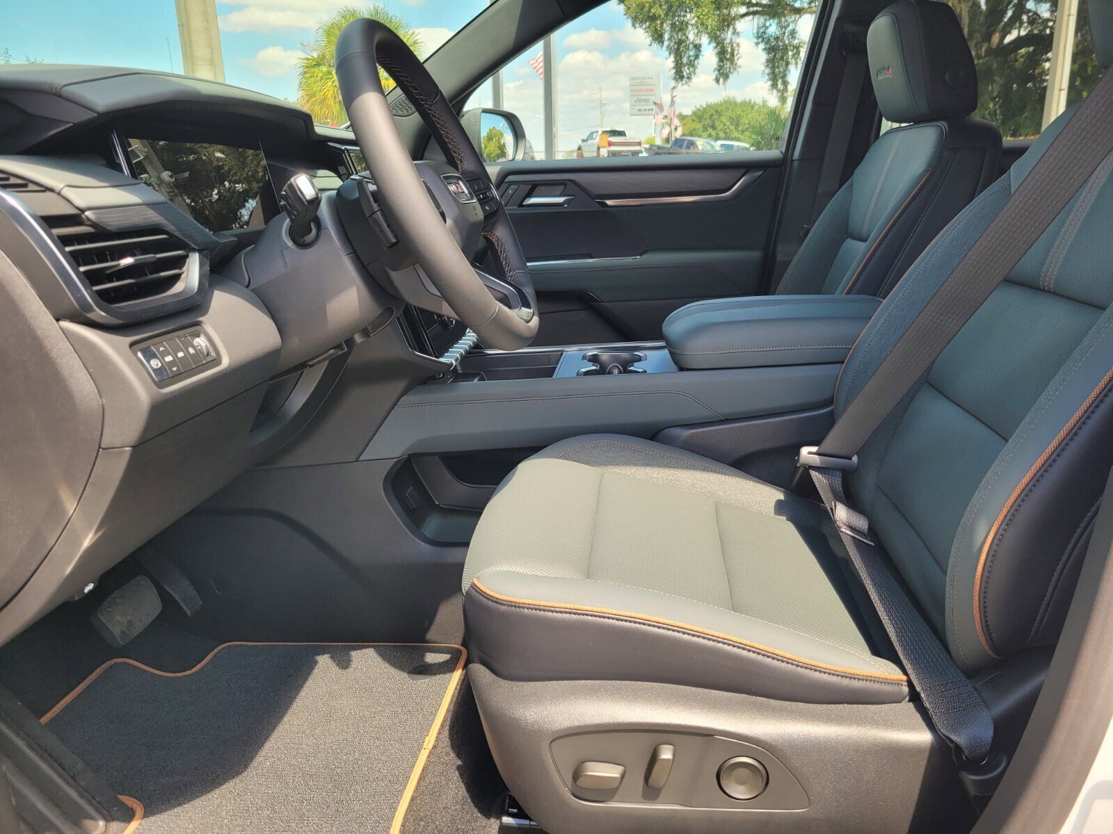 New 2026 GMC Acadia AT4 w/ Luxury Package image 3