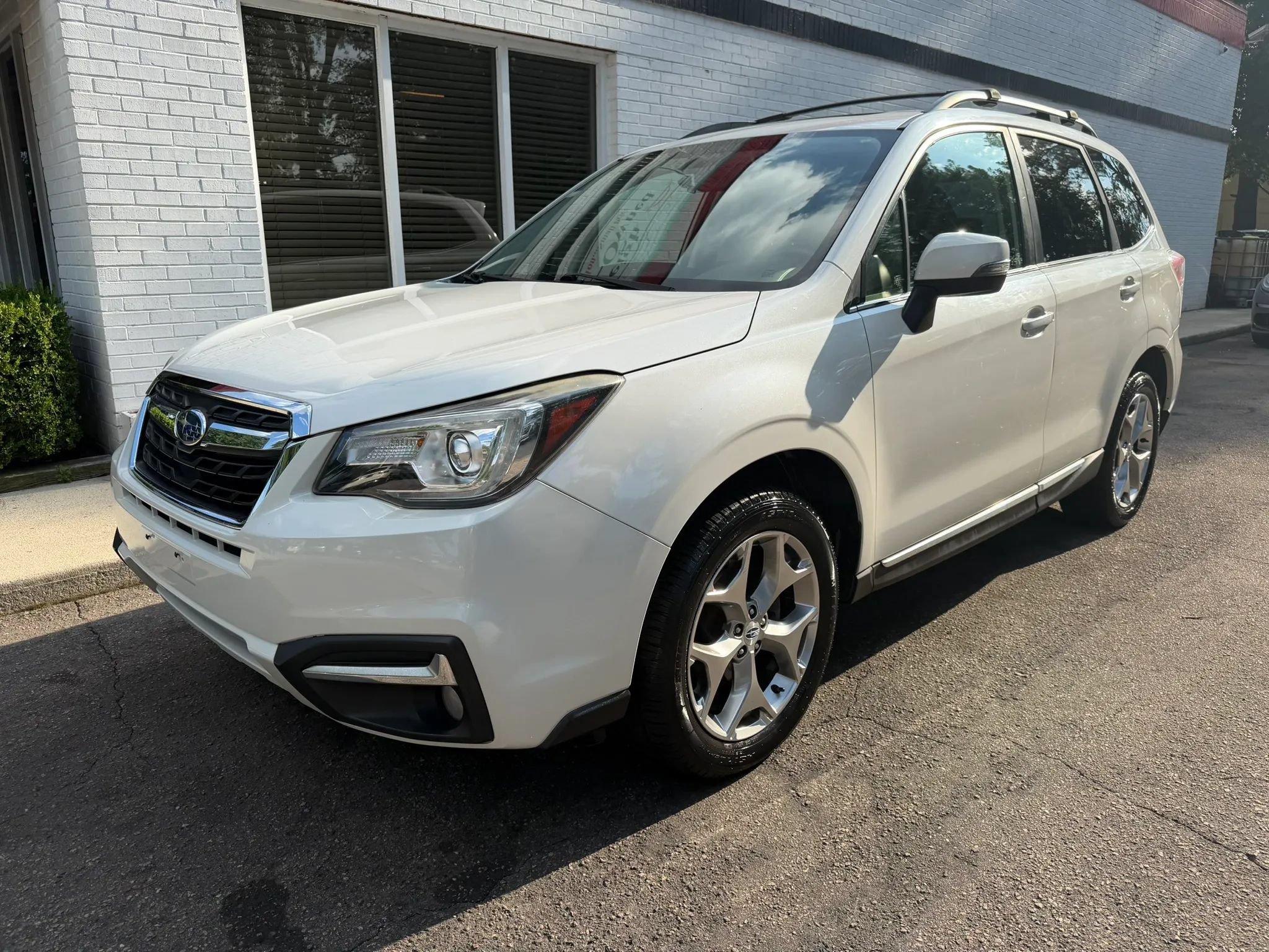 Used 2018 Subaru Forester 2.5i Touring w/ Popular Package #3B AWD/4WD image 2