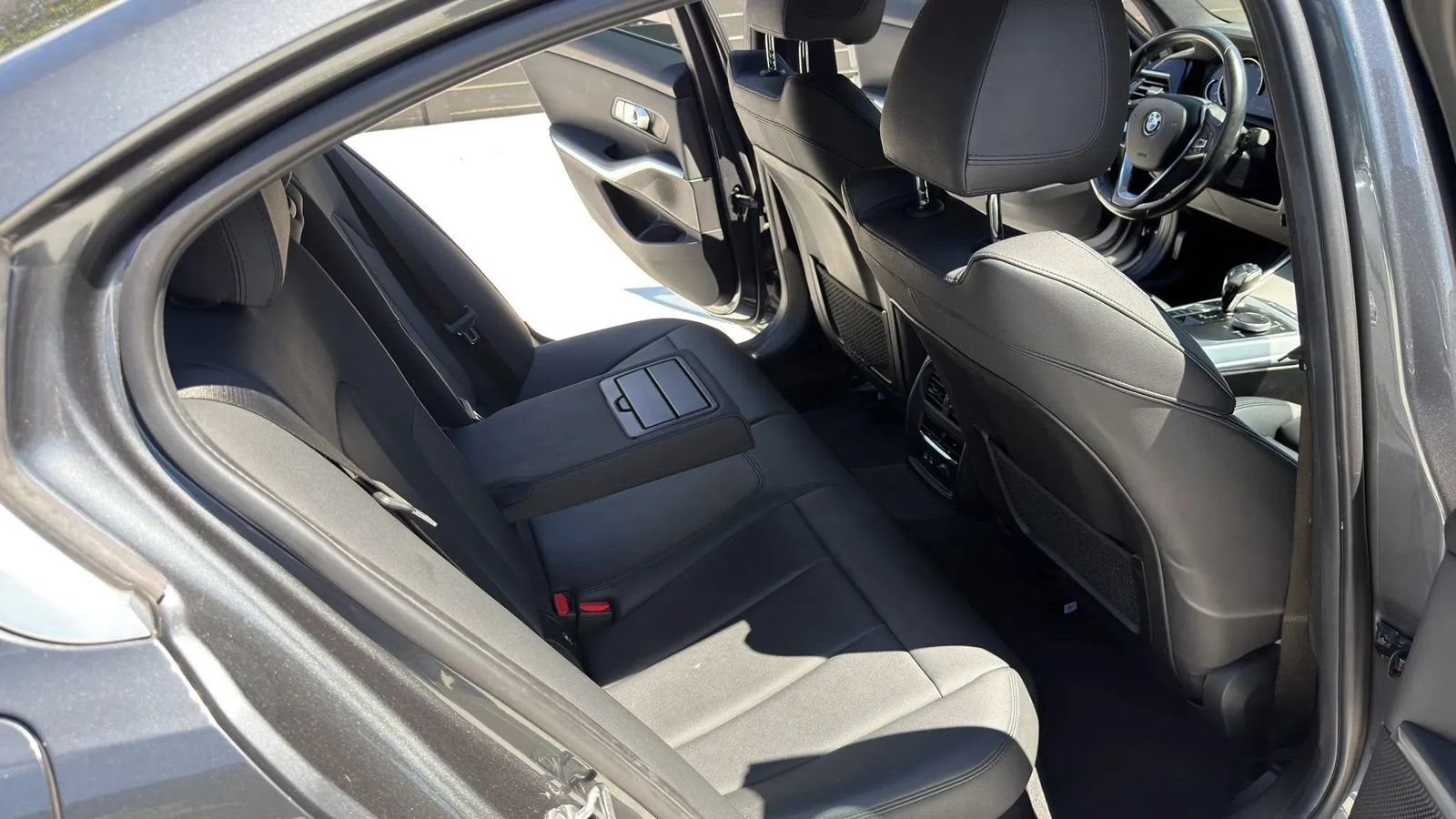 Used 2019 BMW 330i Sedan w/ Convenience Package RWD image 10