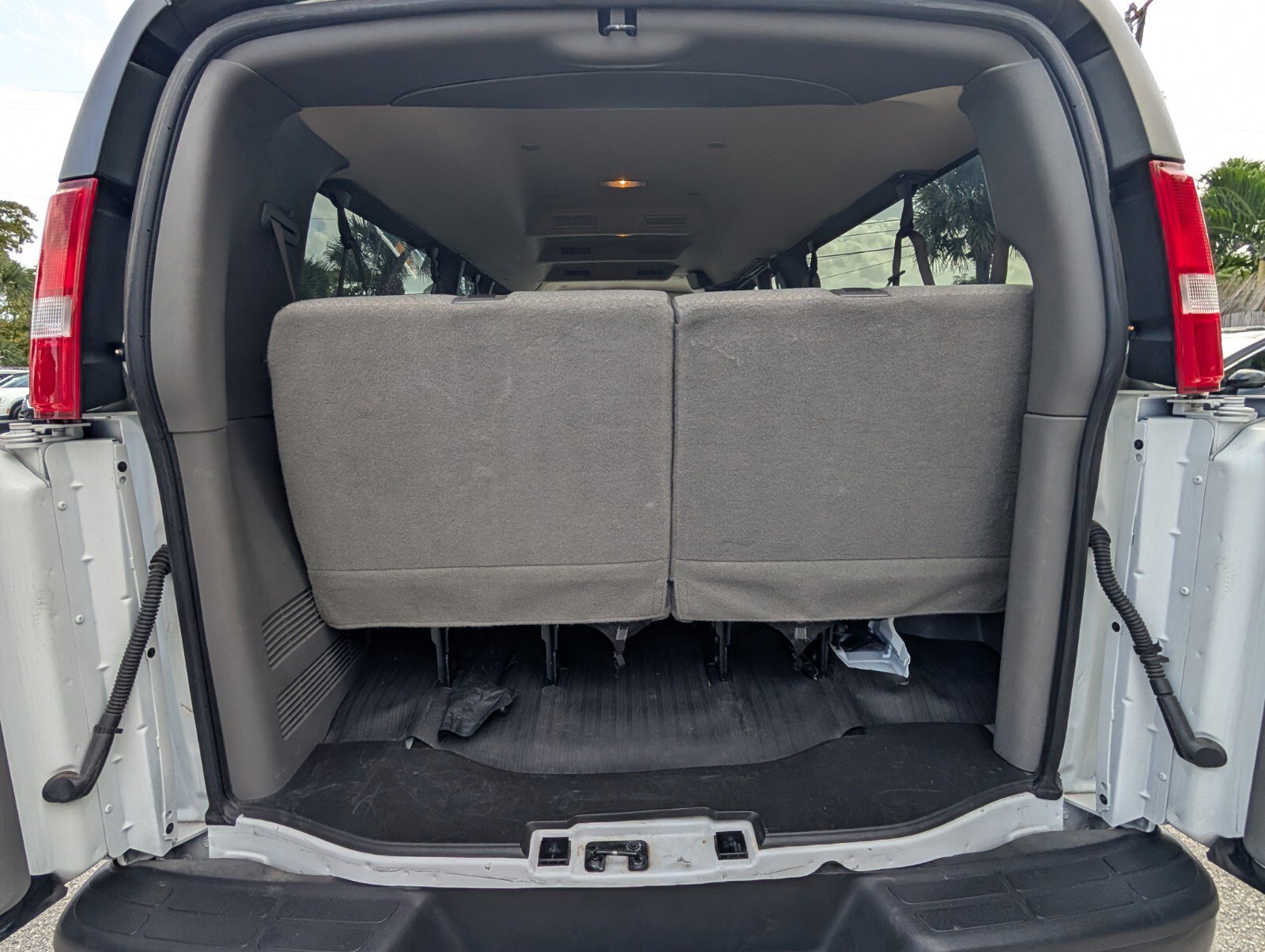 Used 2023 Chevrolet Express 3500 LS image 10