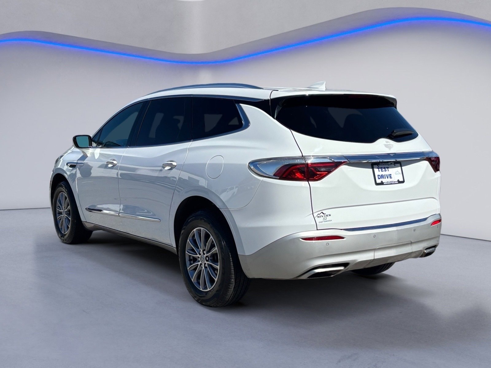 Used 2023 Buick Enclave Essence image 11