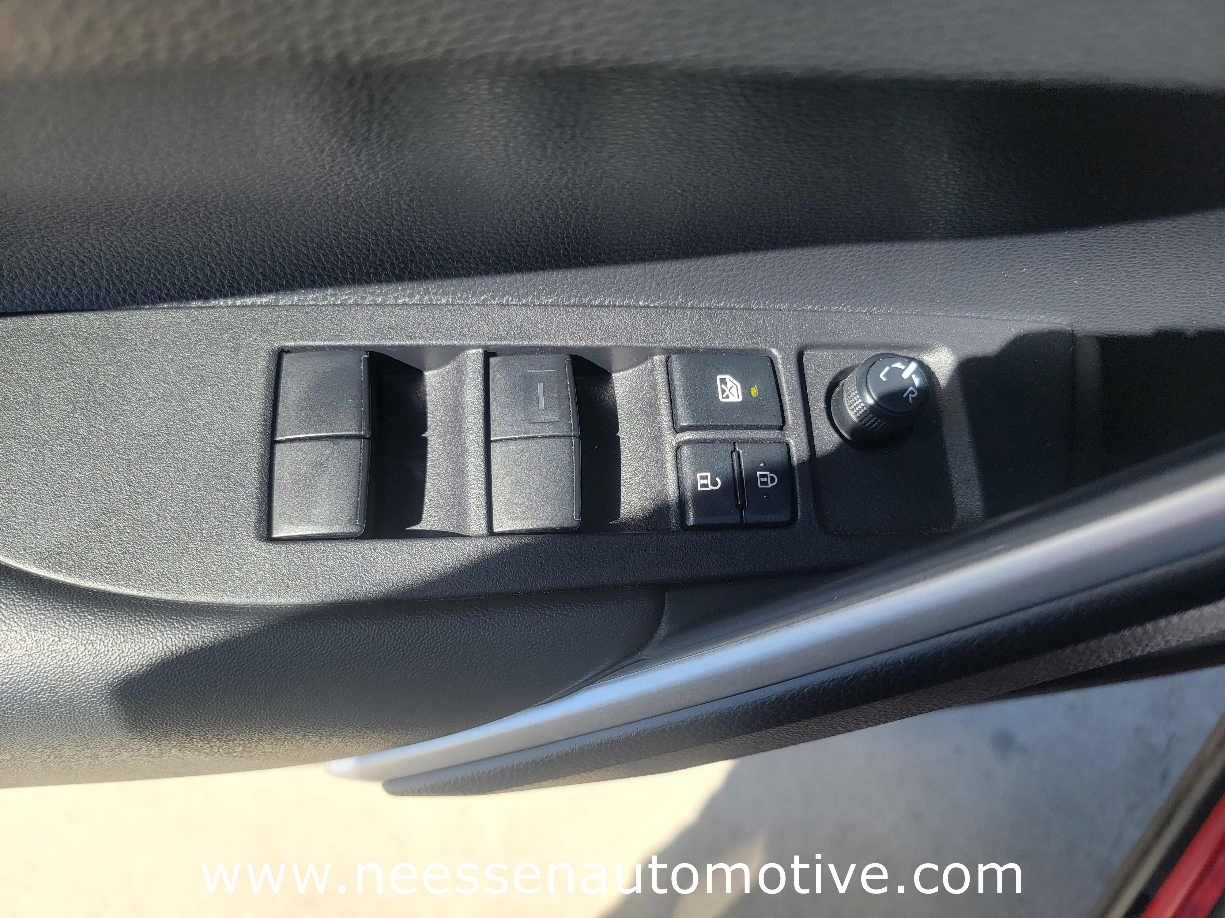 Used 2024 Toyota Corolla Cross XLE w/ Convenience Package image 16