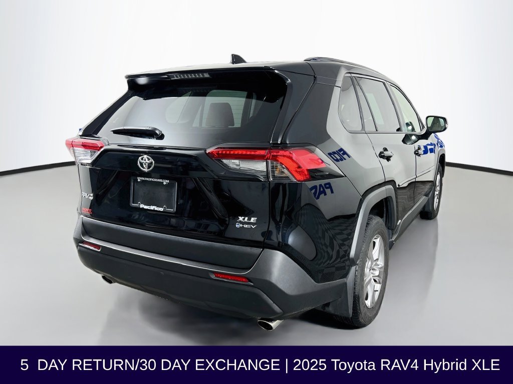 Used 2025 Toyota RAV4 XLE AWD/4WD image 8
