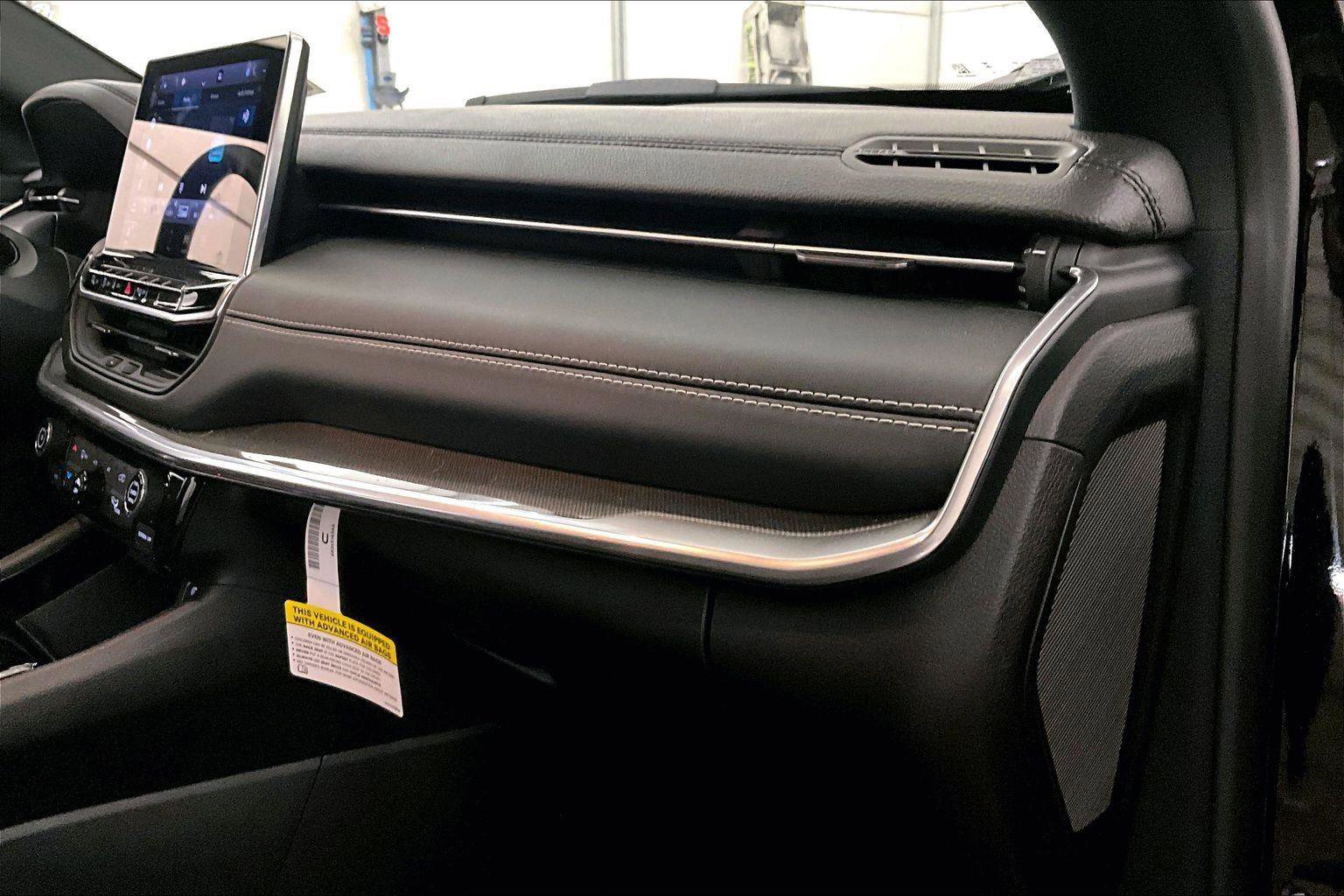 Used 2024 Jeep Compass Limited w/ High Altitude Package image 15