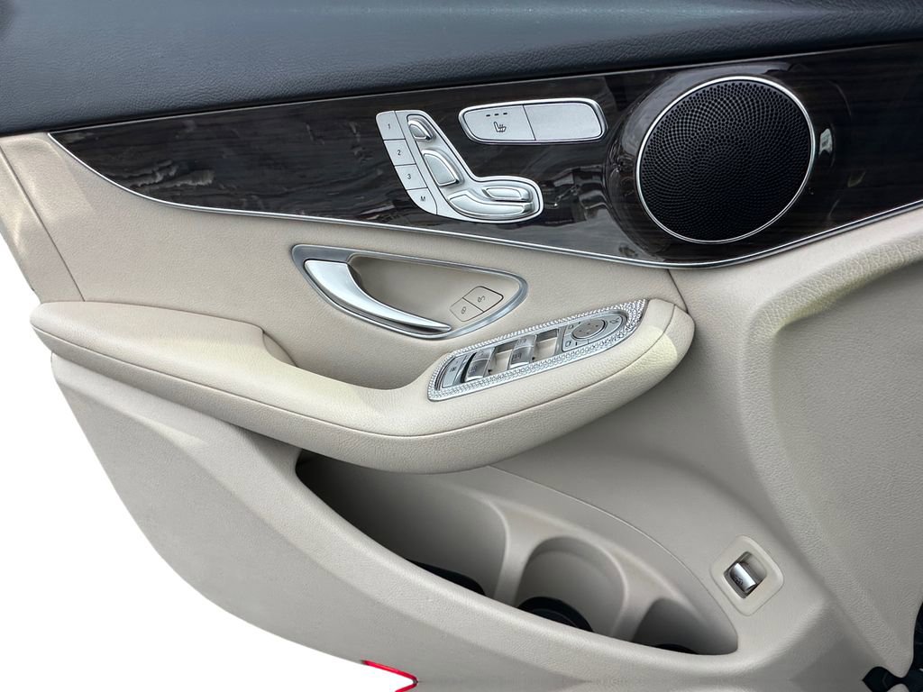 Used 2021 Mercedes-Benz GLC 300 image 11