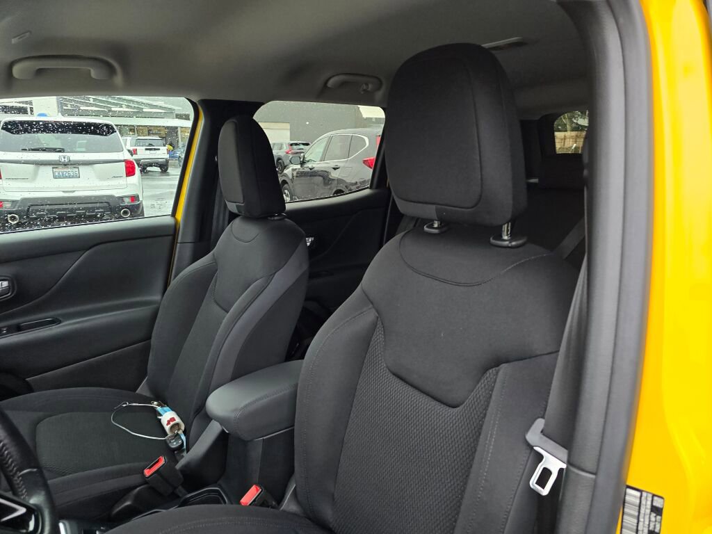 Used 2019 Jeep Renegade Altitude w/ UConnect 8.4 Nav Group image 3