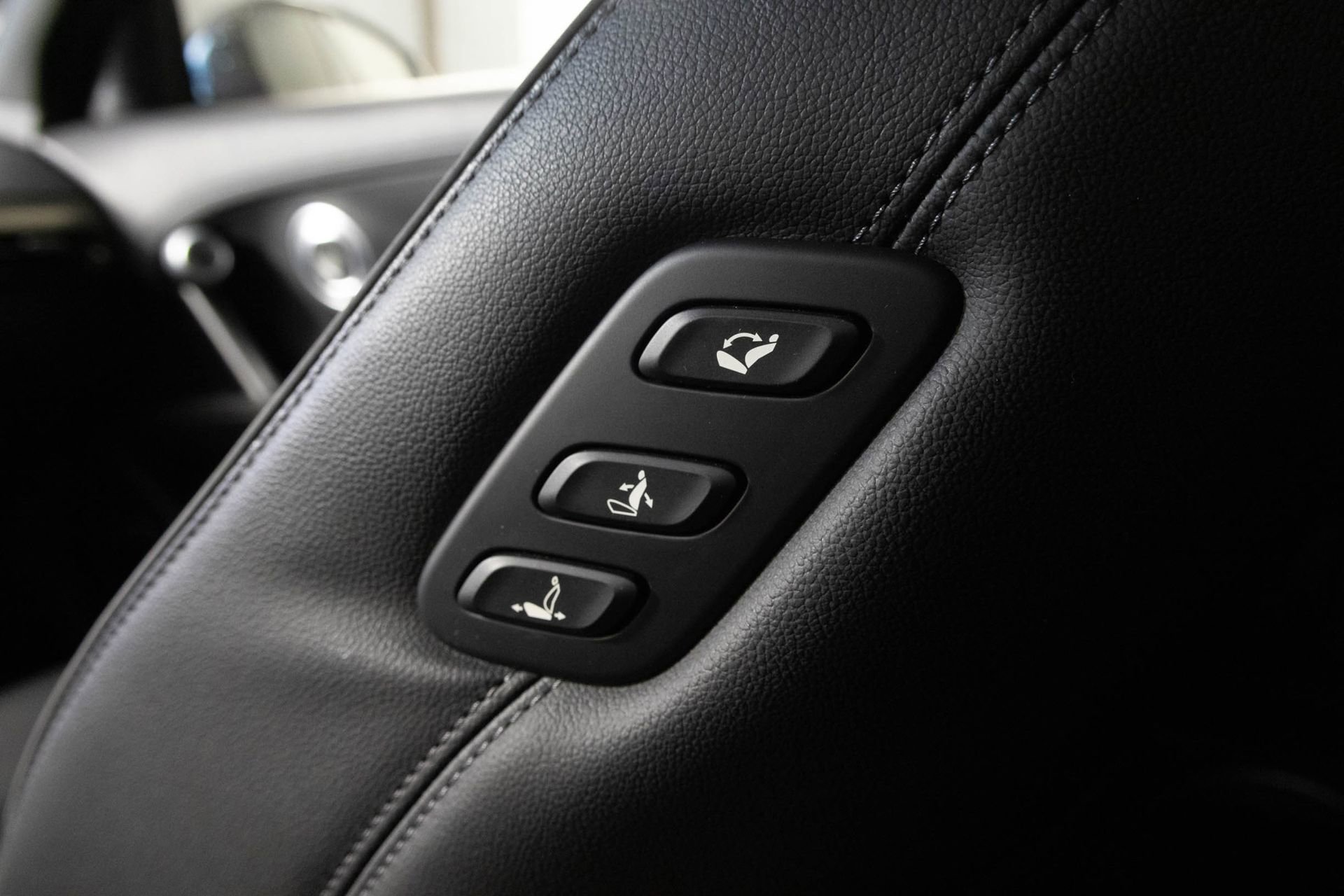 Used 2023 Genesis GV60 Advanced AWD/4WD image 40