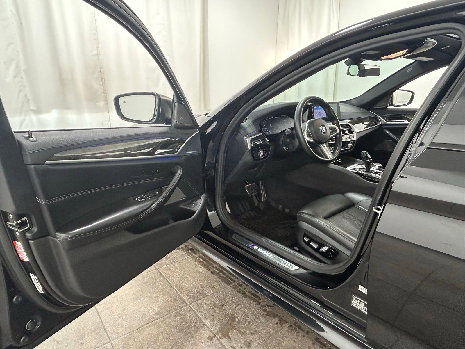 Used 2020 BMW M550i xDrive w/ Executive Package image 23