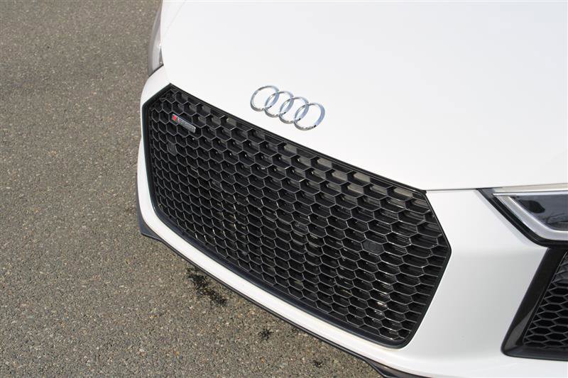 Used 2018 Audi R8 V10 w/ Carbon Exterior Package image 14