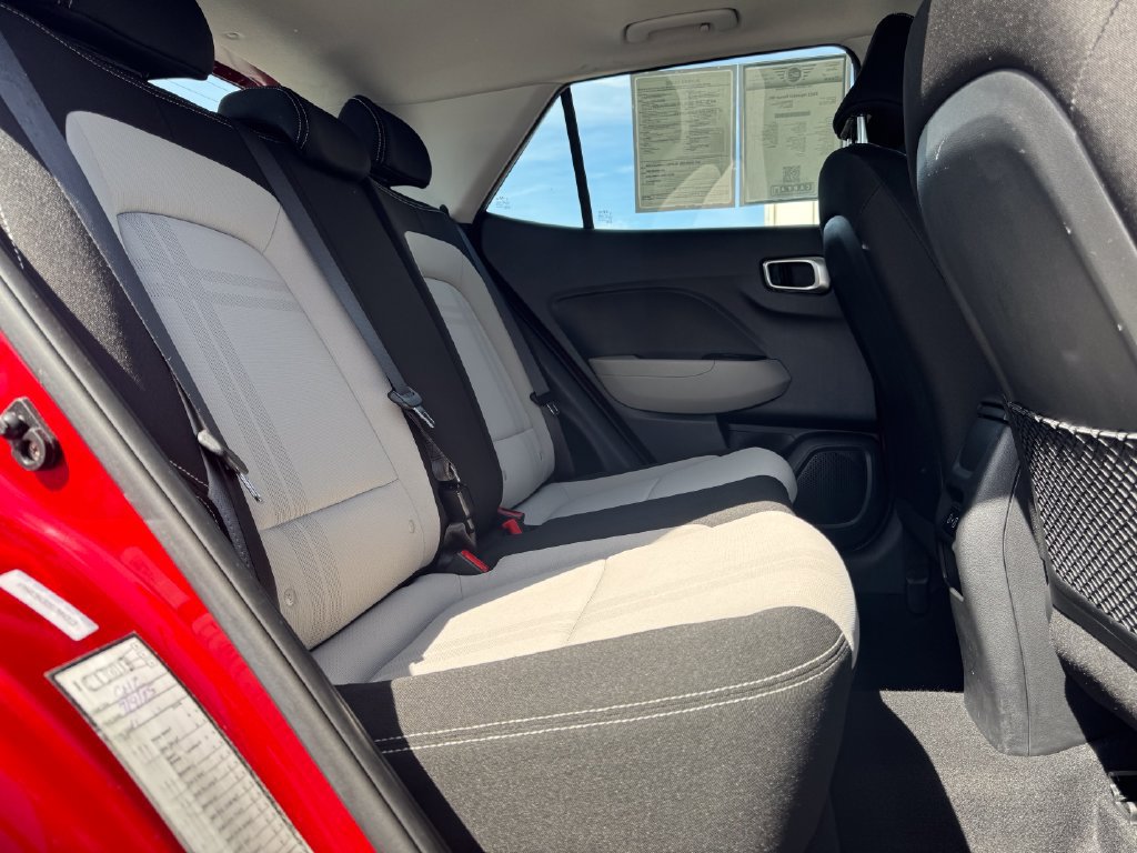 Used 2025 Hyundai Venue SEL FWD image 12