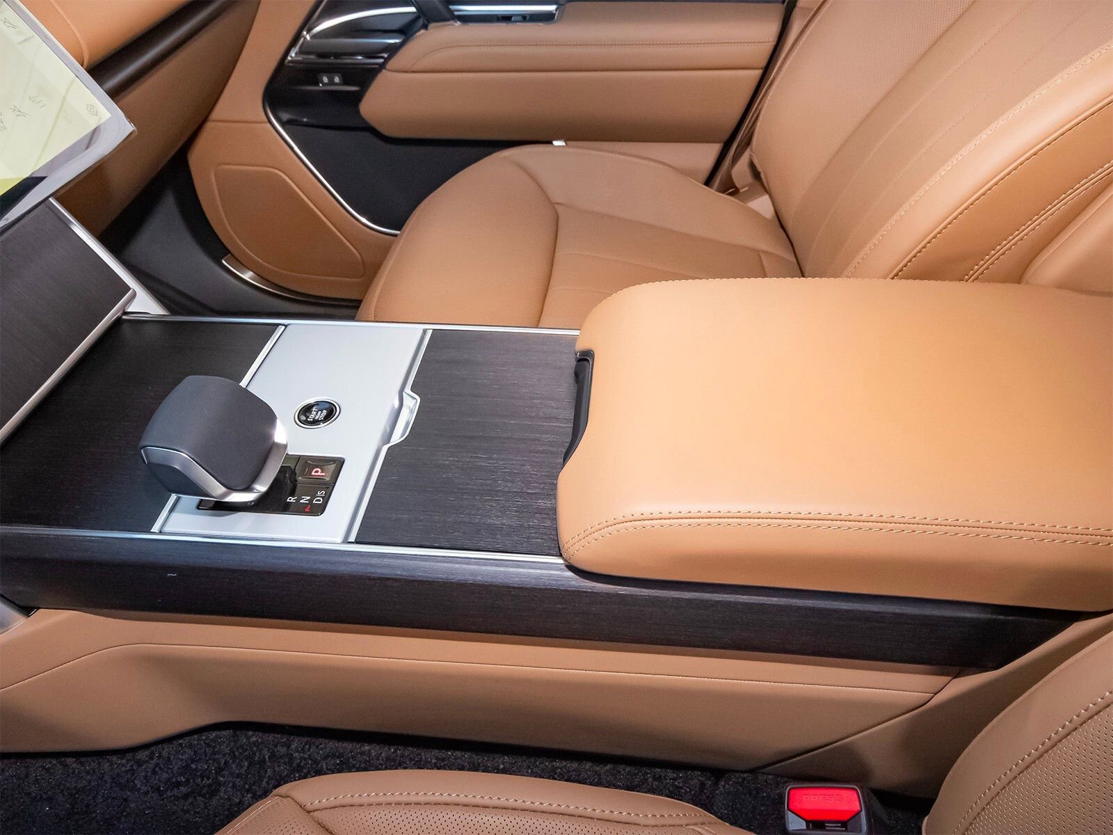 New 2025 Land Rover Range Rover SE image 29