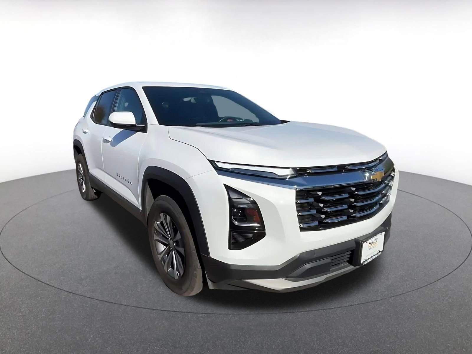 Used 2025 Chevrolet Equinox LT AWD/4WD image 3