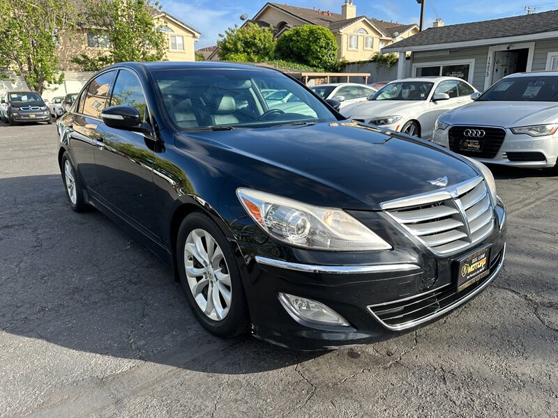 Used 2012 Hyundai Genesis 3.8 RWD image 3