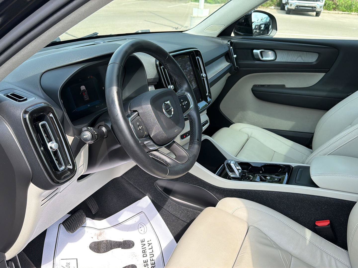 Used 2023 Volvo XC40 B5 Plus w/ Climate Package AWD/4WD image 15