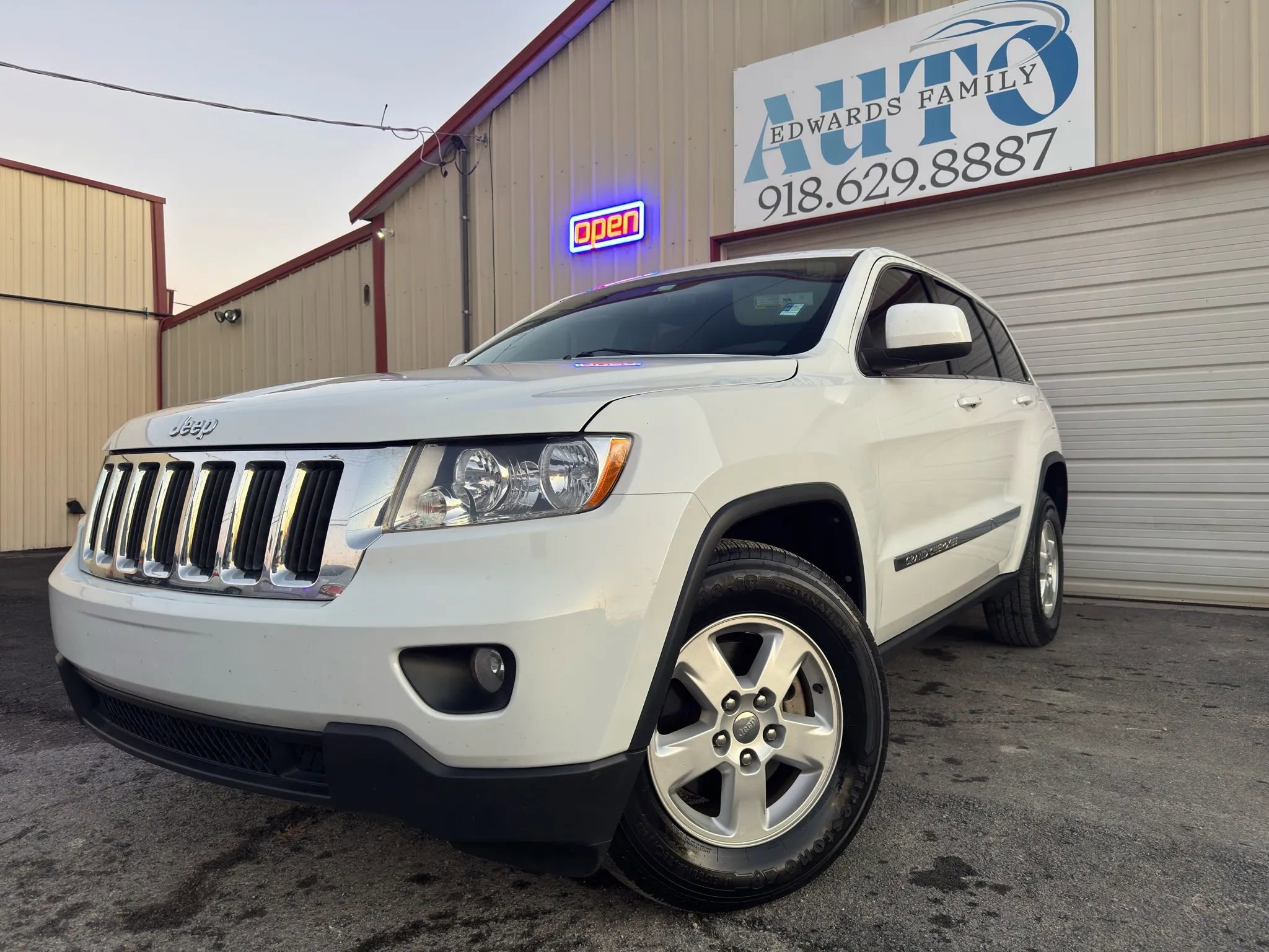 Used 2013 Jeep Grand Cherokee Laredo w/ Laredo E Group image 8