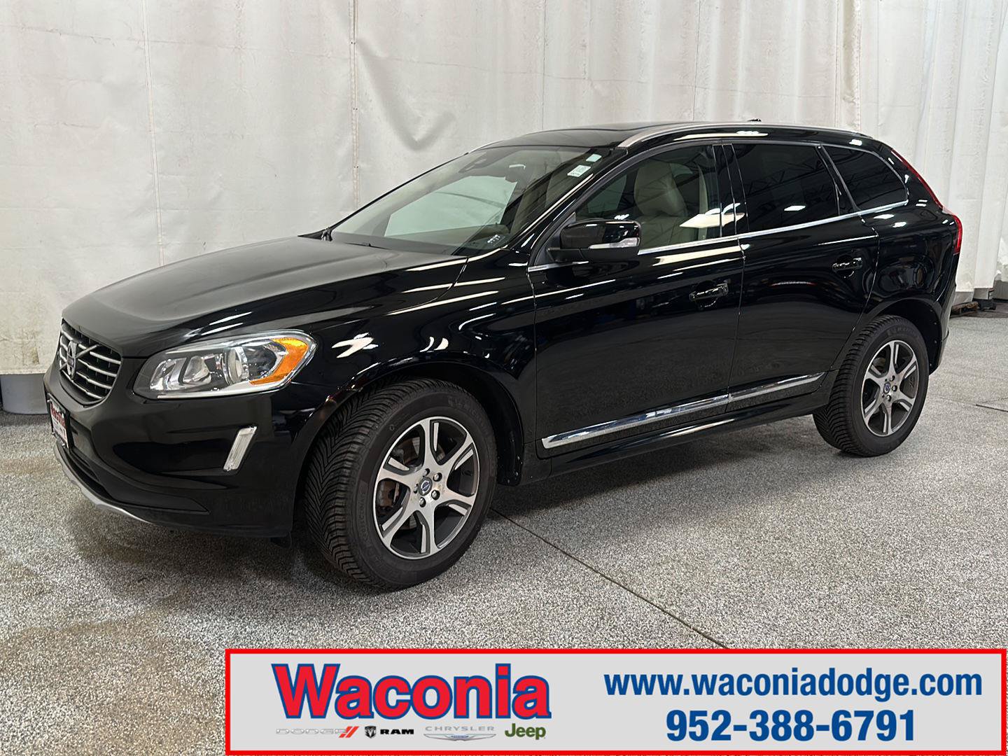 Used 2015 Volvo XC60 T6 w/ Protection Package AWD/4WD image 1