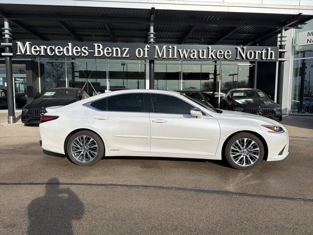 Used 2019 Lexus ES 300h w/ Luxury Package image 2