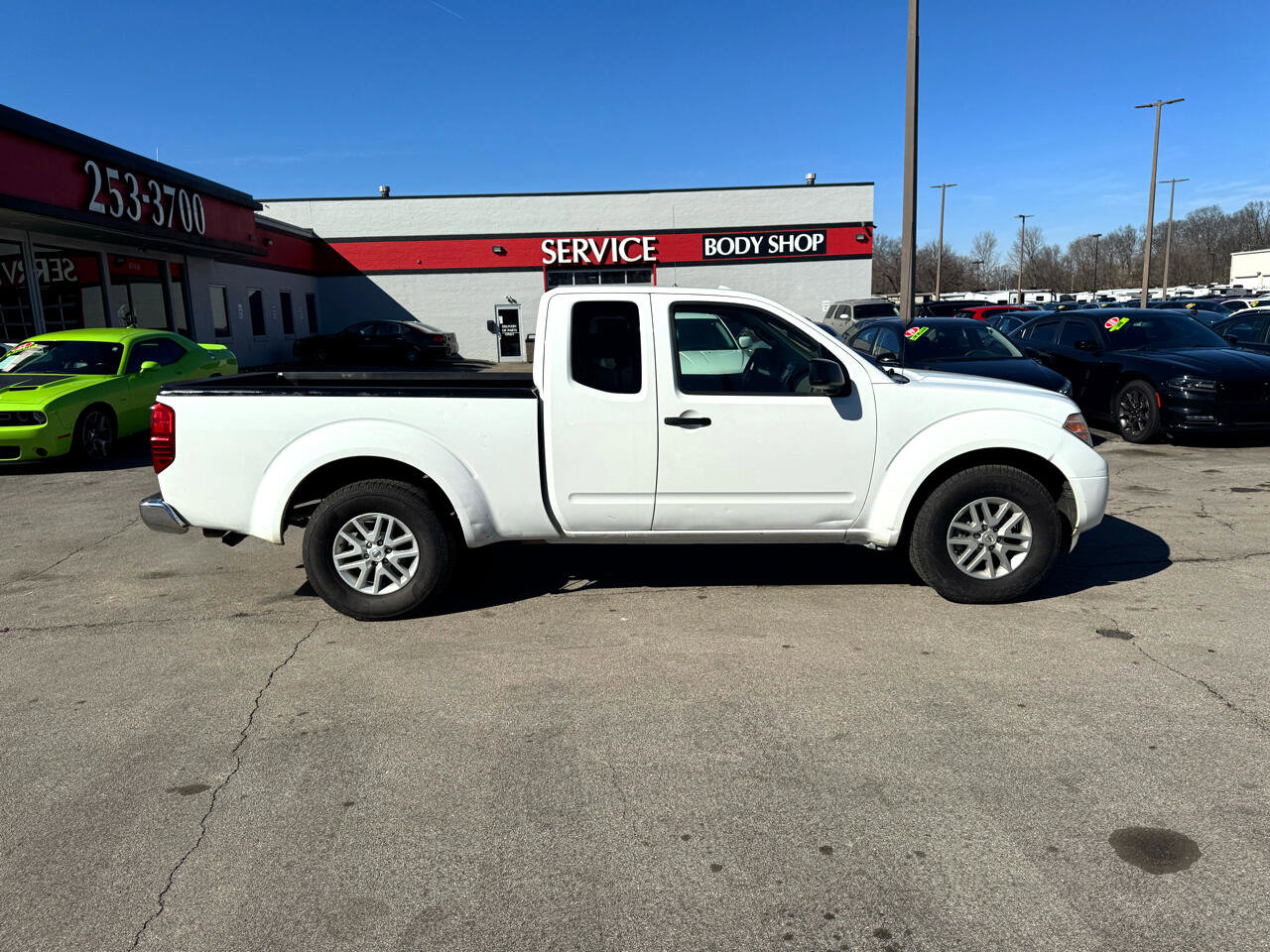 Used 2015 Nissan Frontier SV image 2