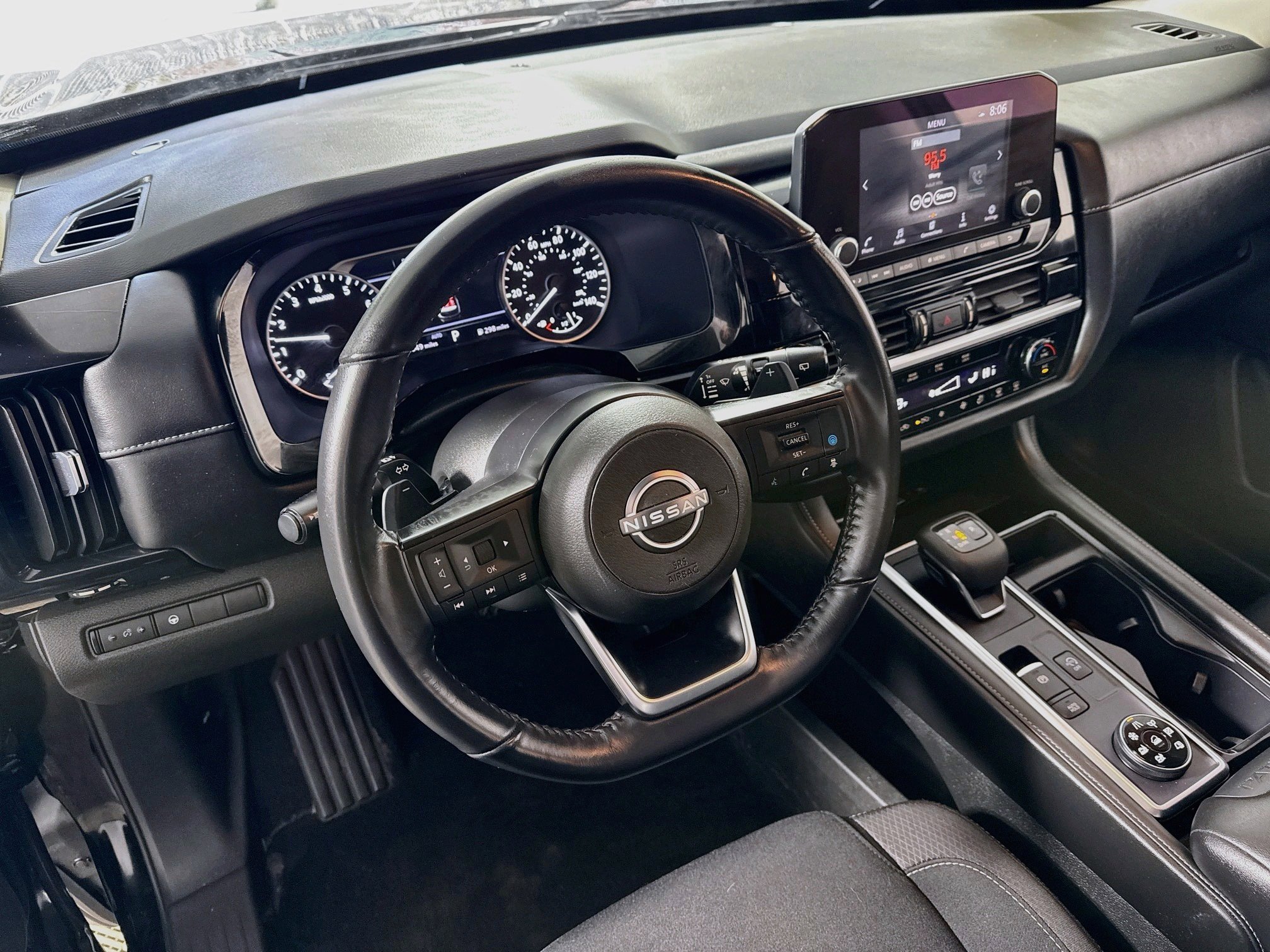Used 2024 Nissan Pathfinder SV AWD/4WD image 23