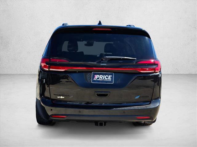 Used 2021 Chrysler Pacifica Limited w/ Uconnect Theater Family Group image 6