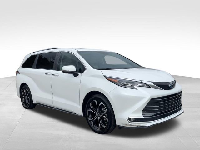 Used 2025 Toyota Sienna Platinum image 7