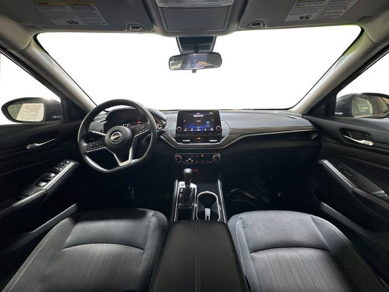 Used 2024 Nissan Altima 2.5 SV FWD image 14