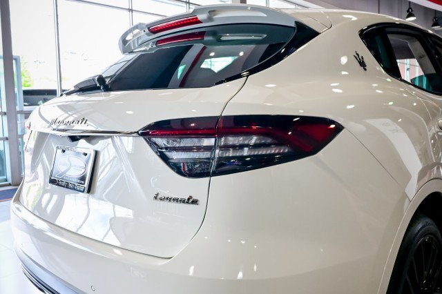 Used 2022 Maserati Levante Modena AWD/4WD image 11