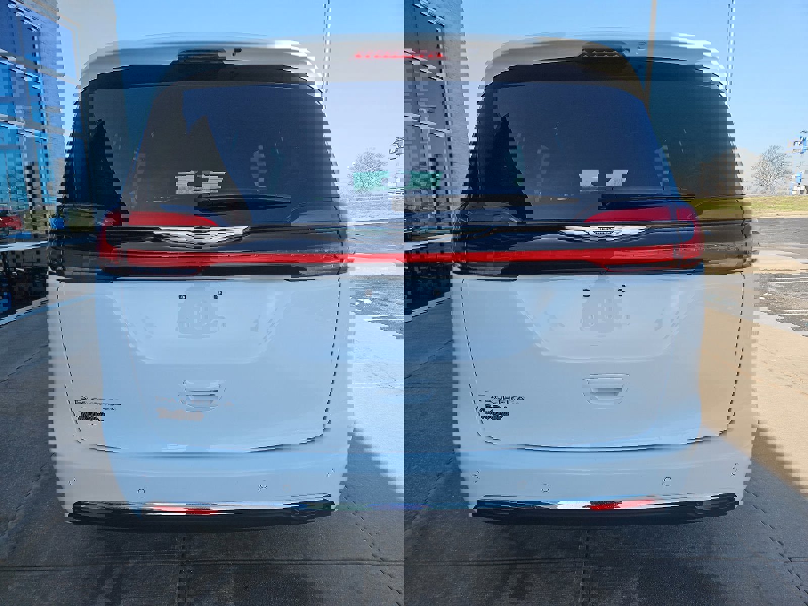 Used 2025 Chrysler Pacifica Select image 24