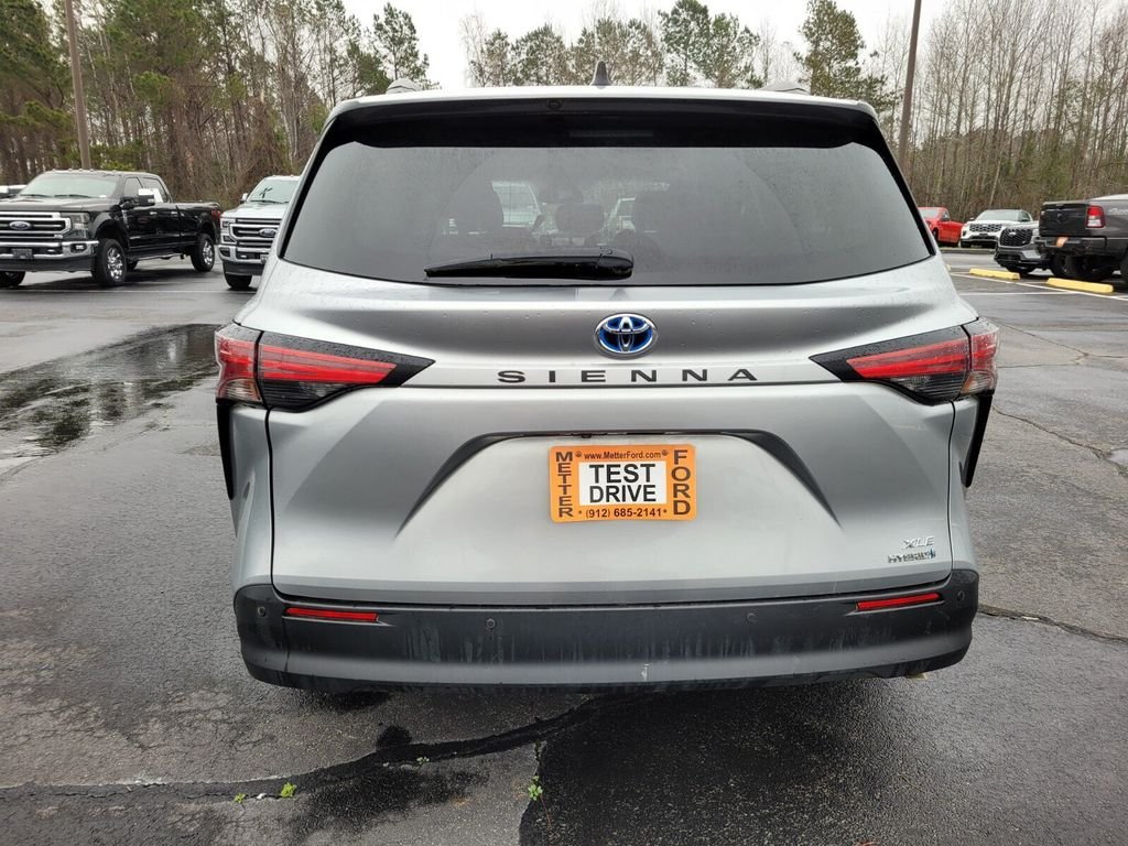 Used 2021 Toyota Sienna XLE FWD image 11