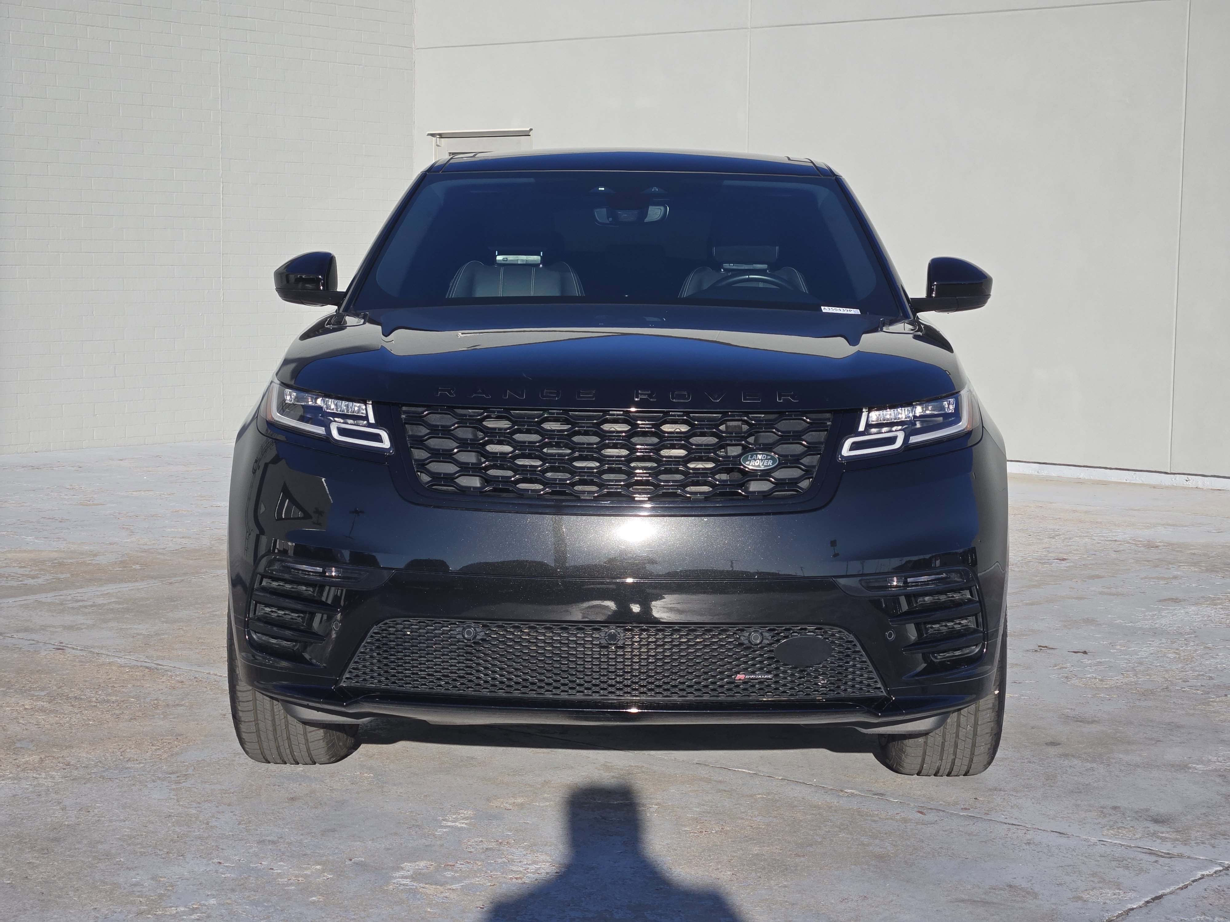 Used 2023 Land Rover Range Rover Velar R-Dynamic S image 3