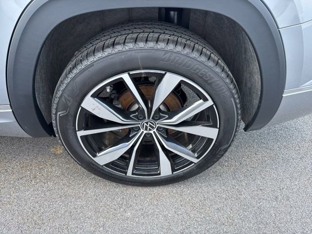 Certified 2025 Volkswagen Atlas SEL Premium R-Line image 34
