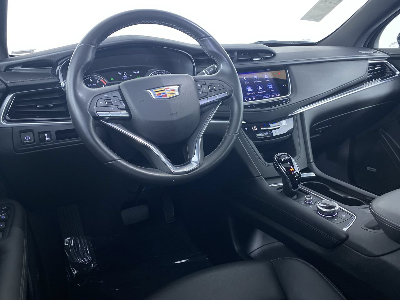 Certified 2024 Cadillac XT6 Luxury w/ LPO, Floor Liner Package AWD/4WD image 2