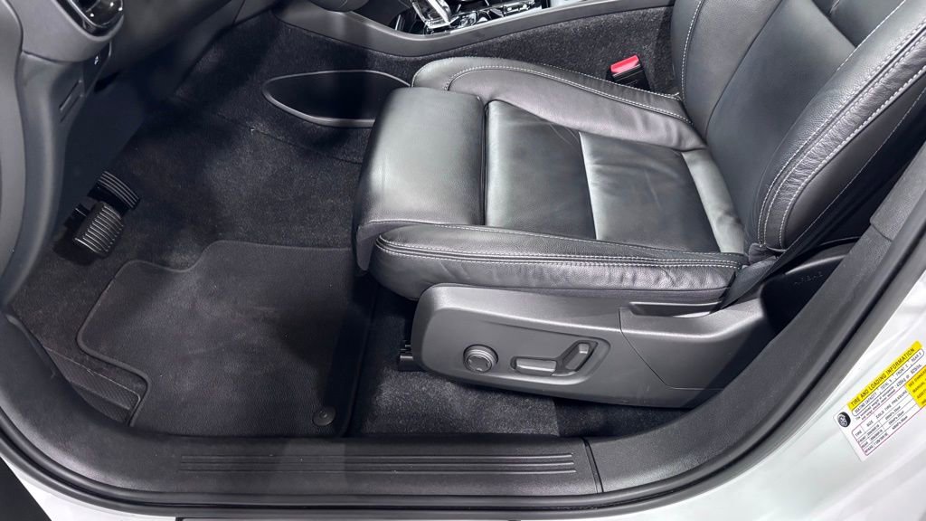 Used 2023 Volvo XC40 B5 Plus w/ Climate Package image 14