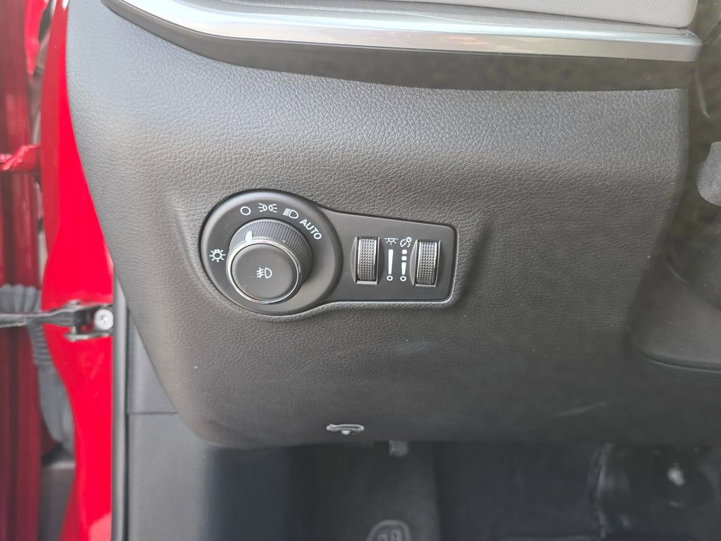 Used 2025 Jeep Compass Limited AWD/4WD image 14