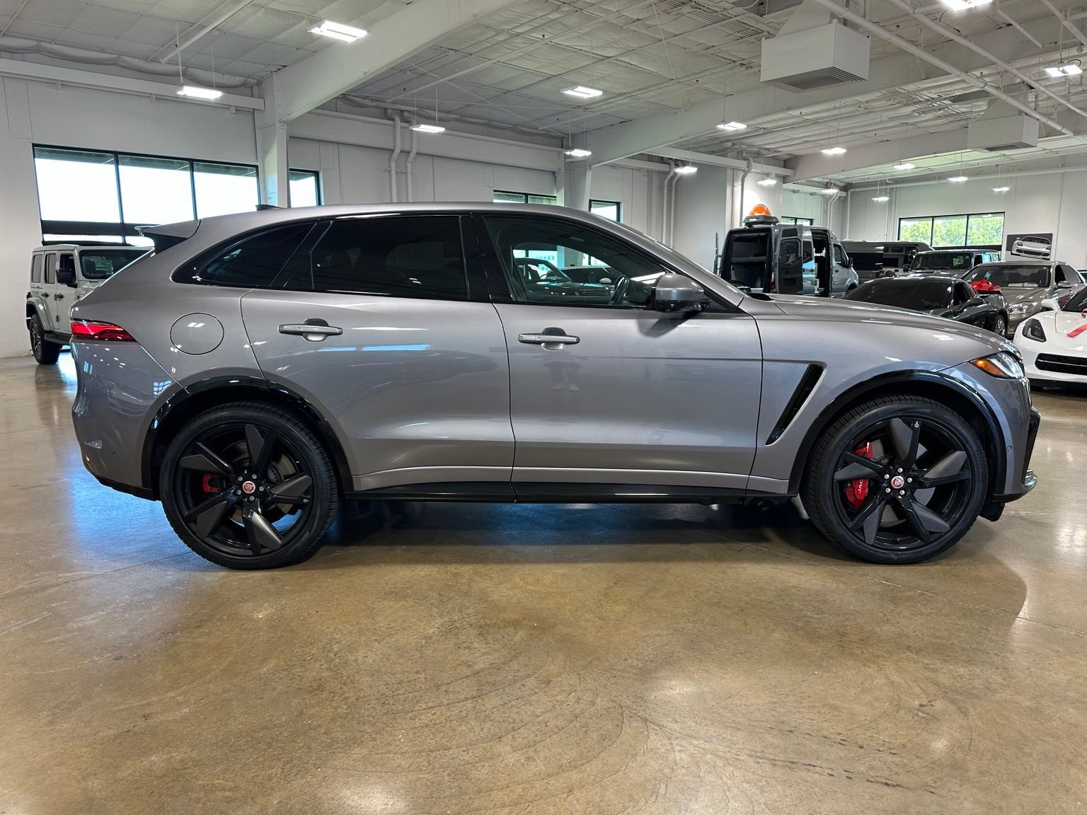 Used 2023 Jaguar F-PACE SVR AWD/4WD image 9