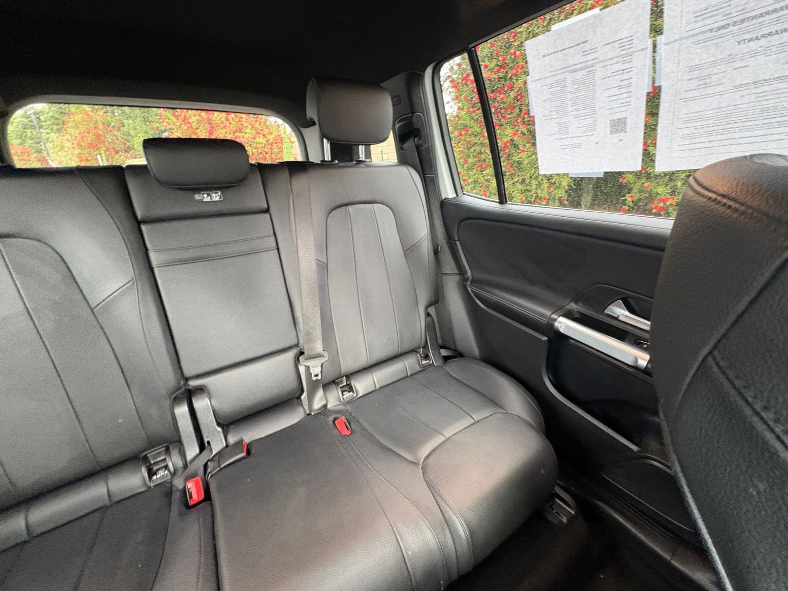 Used 2025 Mercedes-Benz GLB 250 4MATIC image 40