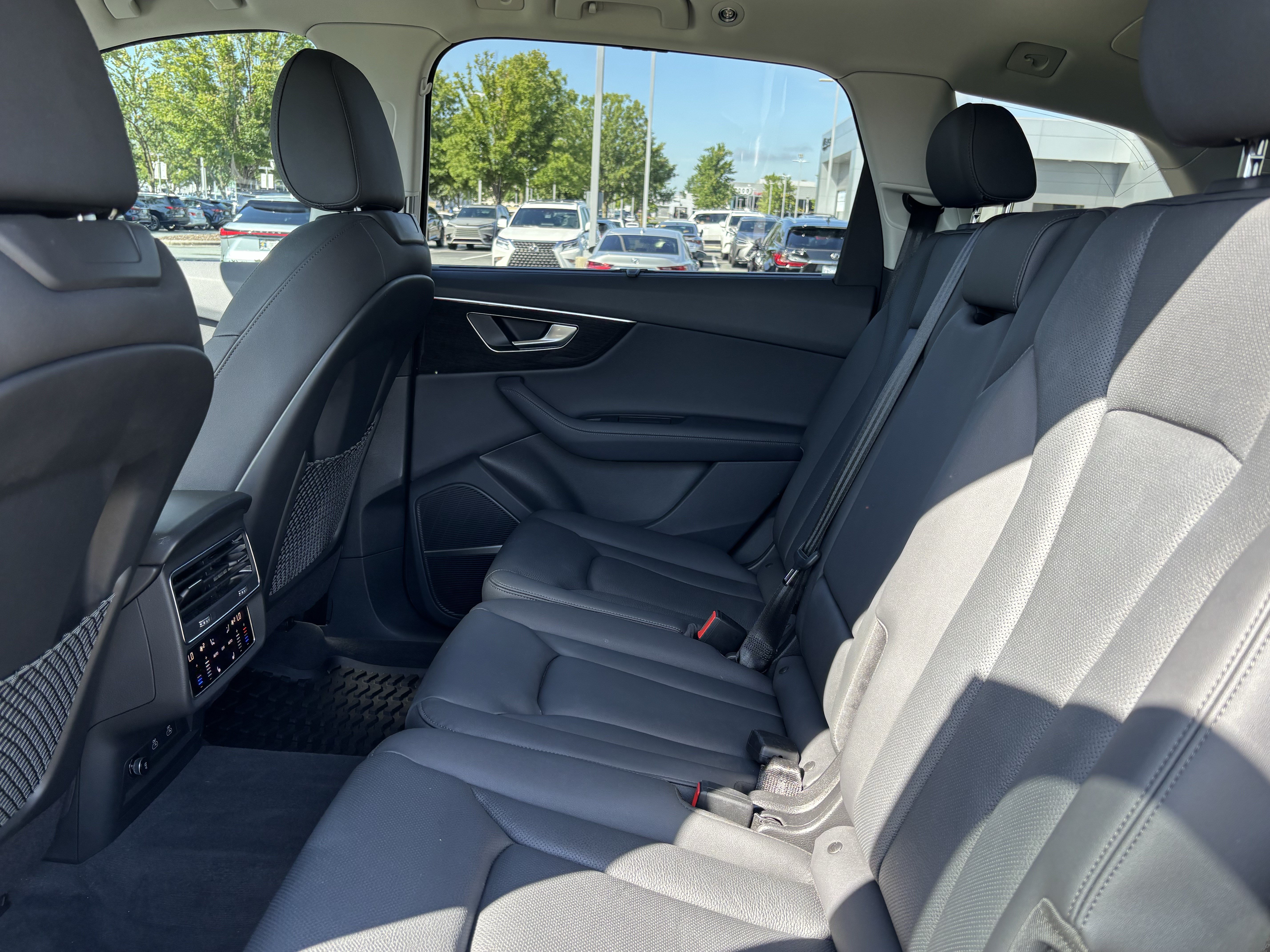 Used 2023 Audi Q7 2.0T Premium Plus w/ Premium Plus Package AWD/4WD image 32