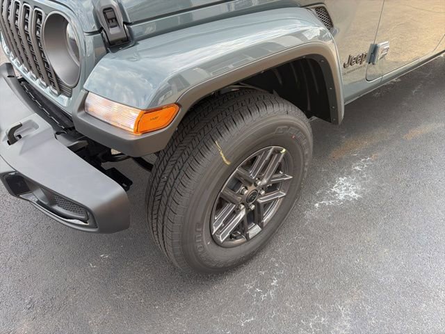 New 2025 Jeep Gladiator Sport image 4