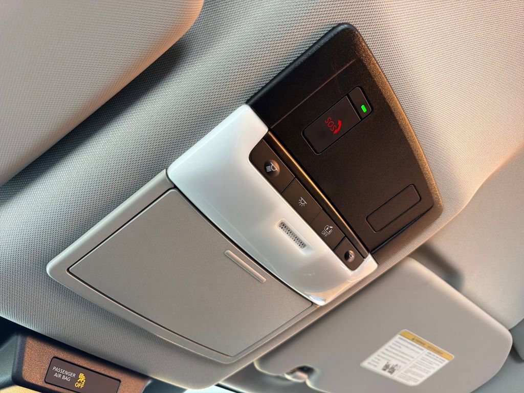 Used 2025 Nissan Rogue SL image 28