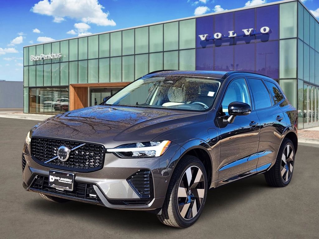 Used 2024 Volvo XC60 T8 Plus w/ Protection Package Premier image 22