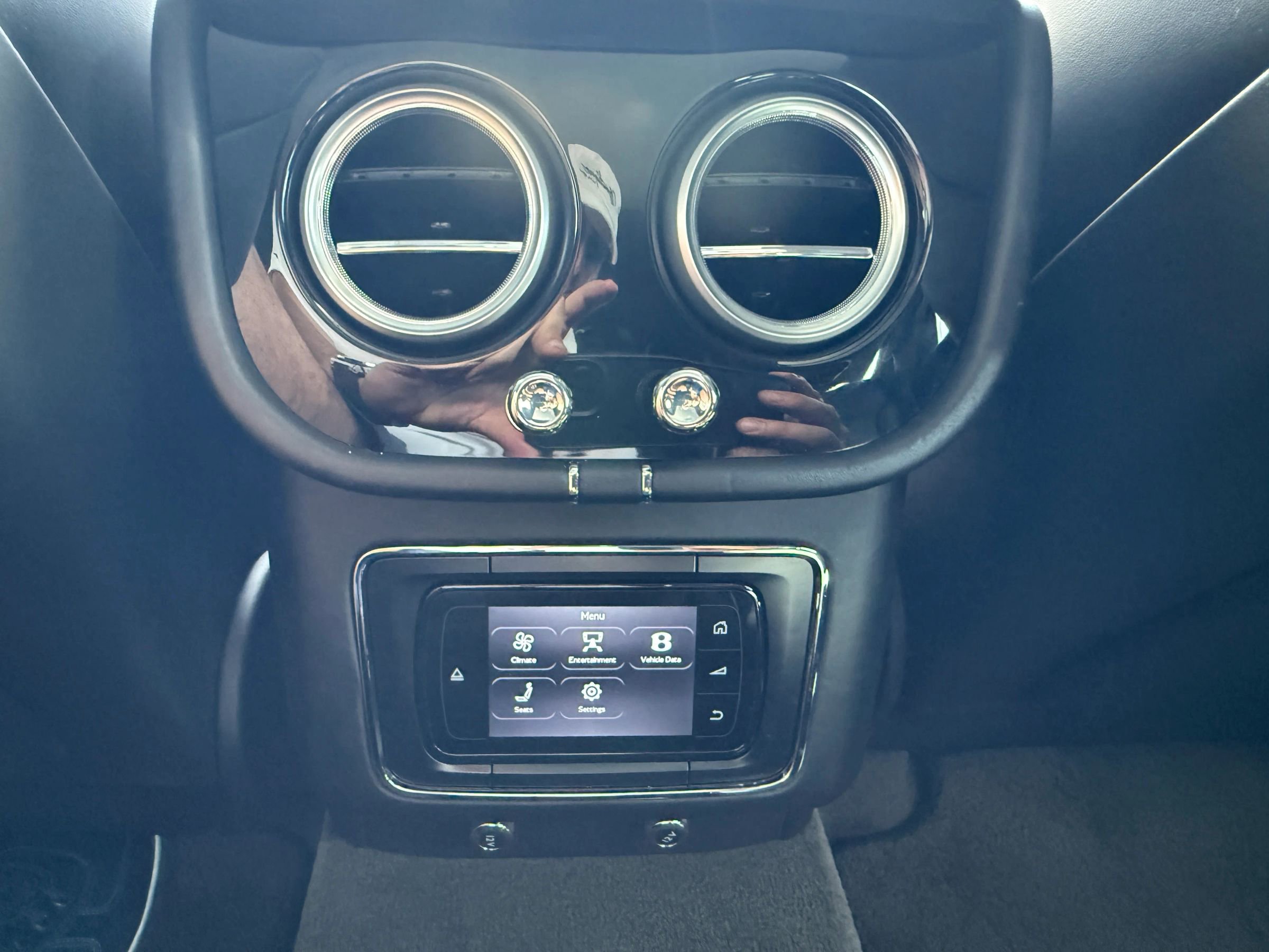 Used 2018 Bentley Bentayga Onyx Edition AWD/4WD image 24