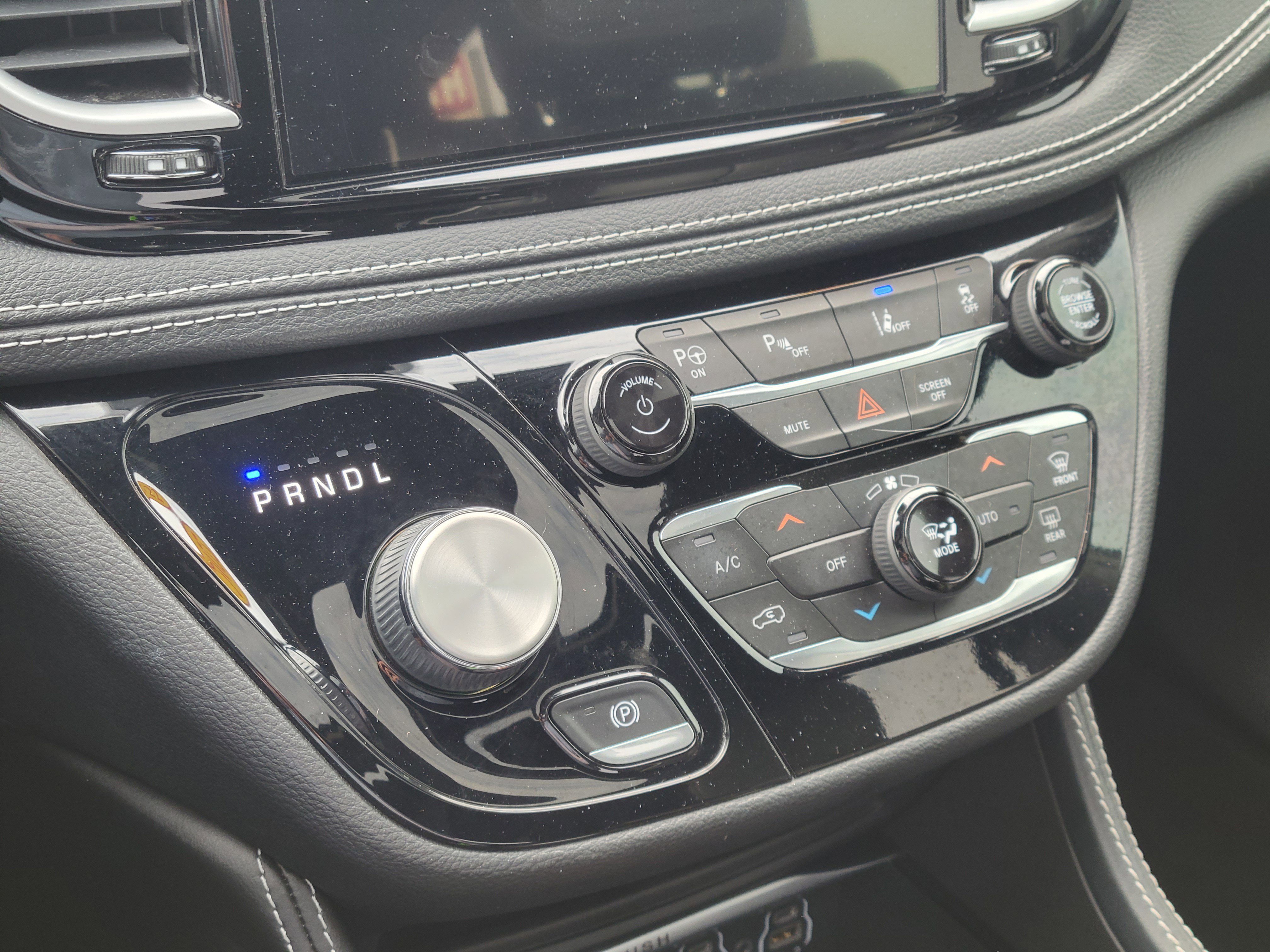 Used 2022 Chrysler Pacifica Limited w/ S Appearance Package image 15